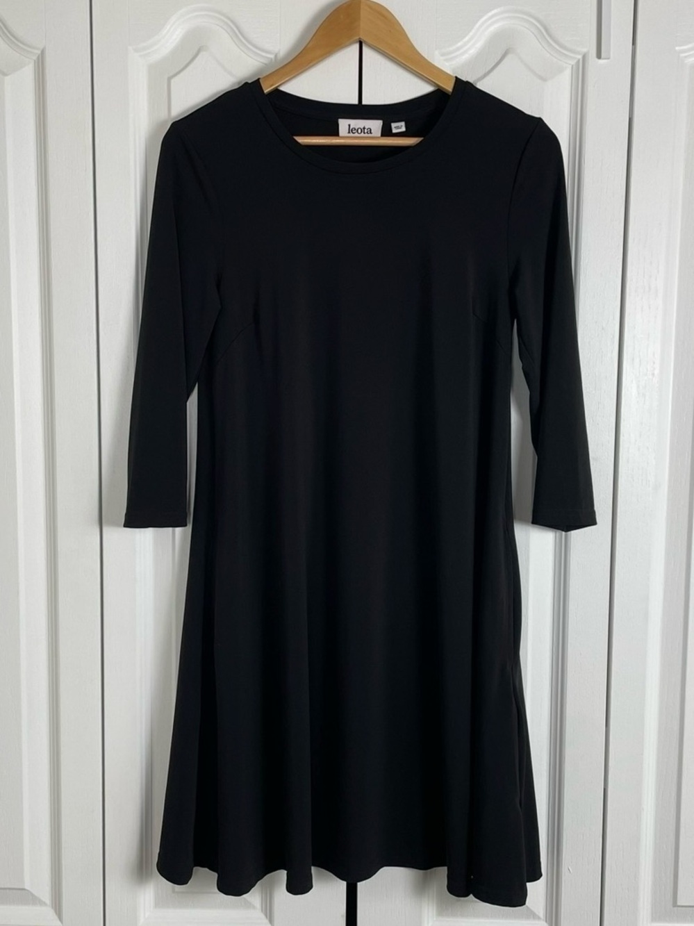Leota Liquid Knit Dress Women’s S Black Shift Relaxed Fit 3/4 Sleeve Stretch